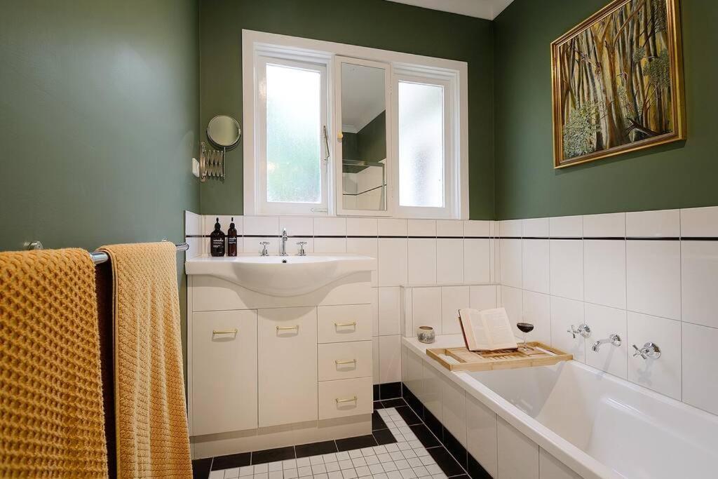 Harrys House Warburton - Peaceful Riverside Cottage In The Perfect Location Εξωτερικό φωτογραφία